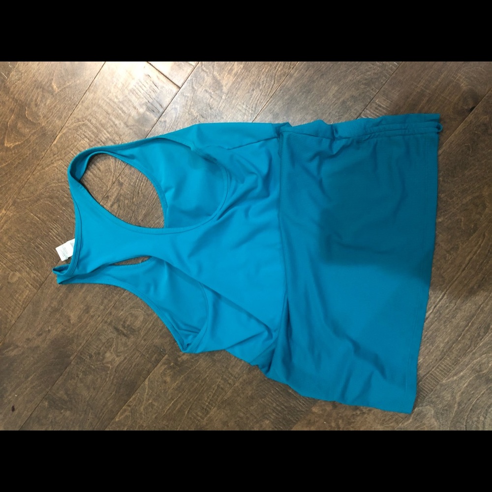 *Fabletics Tank* - Picture 2 of 3
